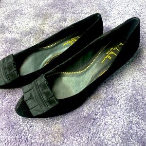 5/$20💛NICOLE MILLER Black Velvet Flats